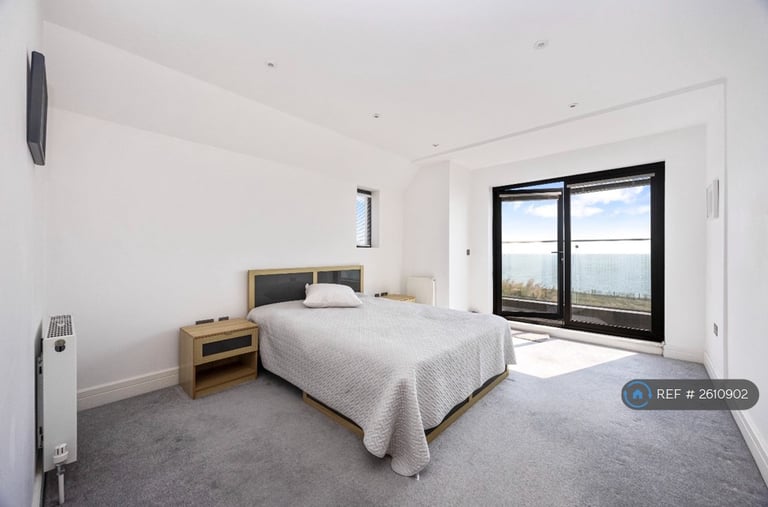 4 bedroom house in Marine Drive, Saltdean, Brighton, BN2 (4 bed) (#2610902)