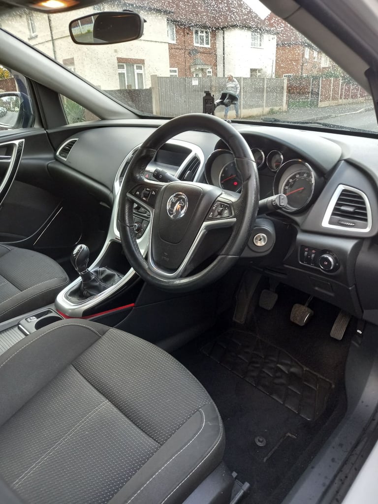 Vauxhall, ASTRA, Hatchback, 2012, Manual, 1598 (cc), 5 doors