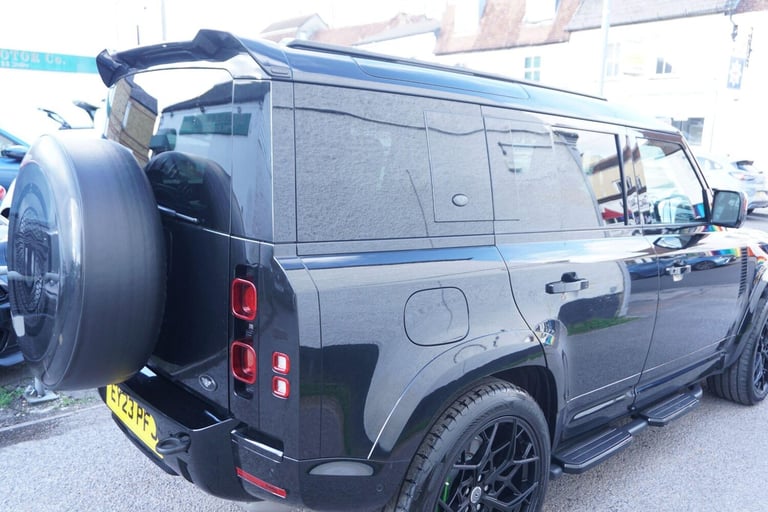 2023 Land Rover Defender 3.0 D300 X-Dynamic HSE 110 5dr Auto [7 Seat] ESTATE DIESEL Automatic