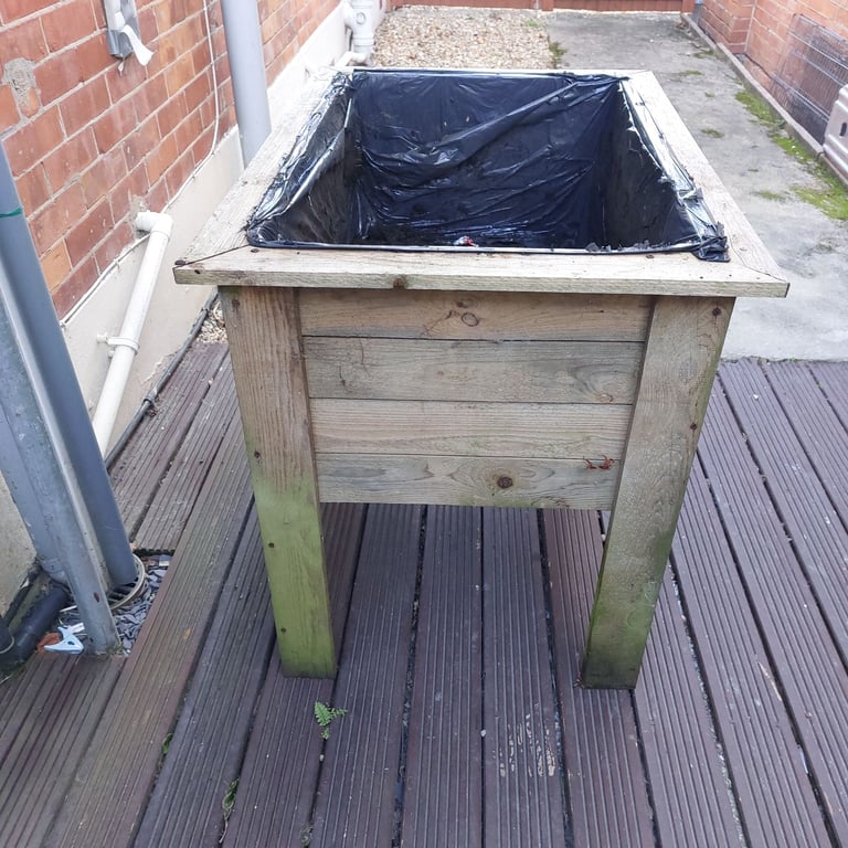 Wooden planter