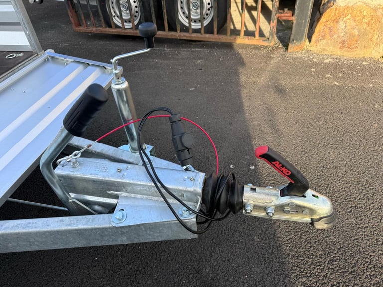BRAND NEW 10ft x 5ft TWIN AXLE TRAILER WITH 40CM MESH 1300KG BRAKED