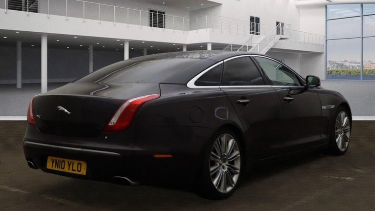 2010 Jaguar XJ 3.0d V6 Portfolio Saloon 4dr Diesel Auto Euro 5 (275 ps) SALOON Diesel Automatic