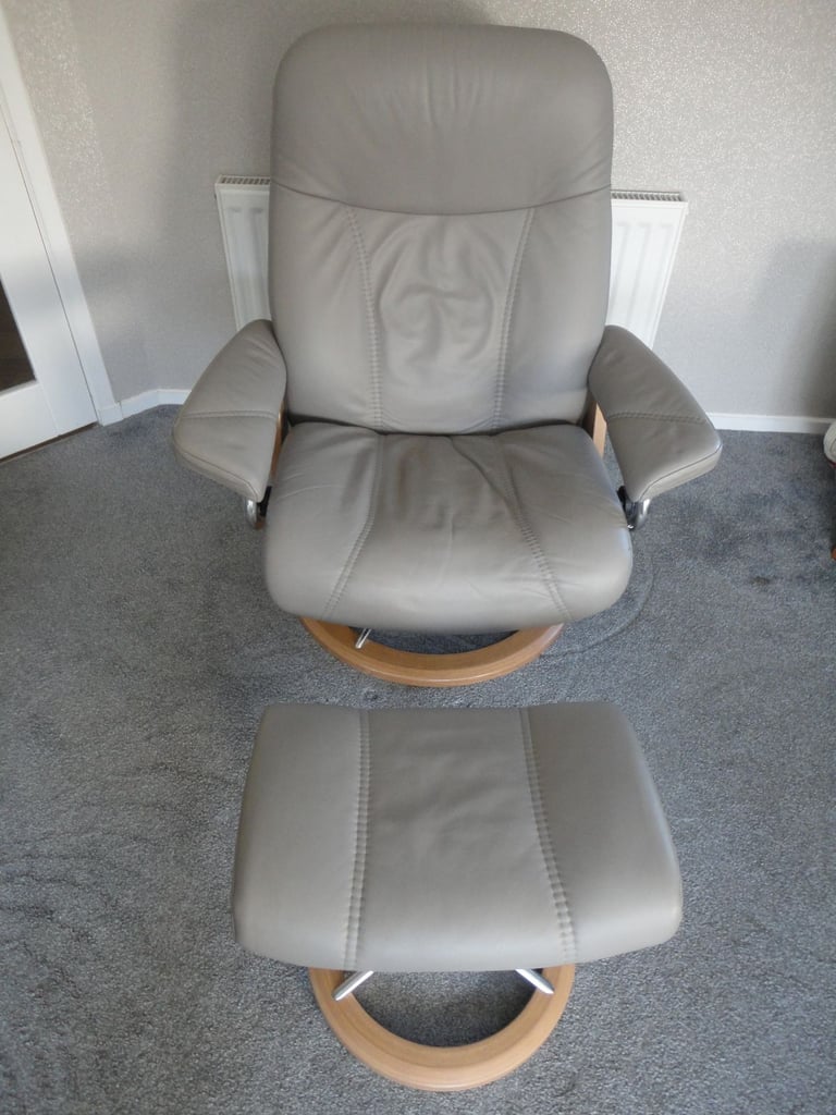 Ekornes stressless large grey leather consul signature recliner chair and footstool
