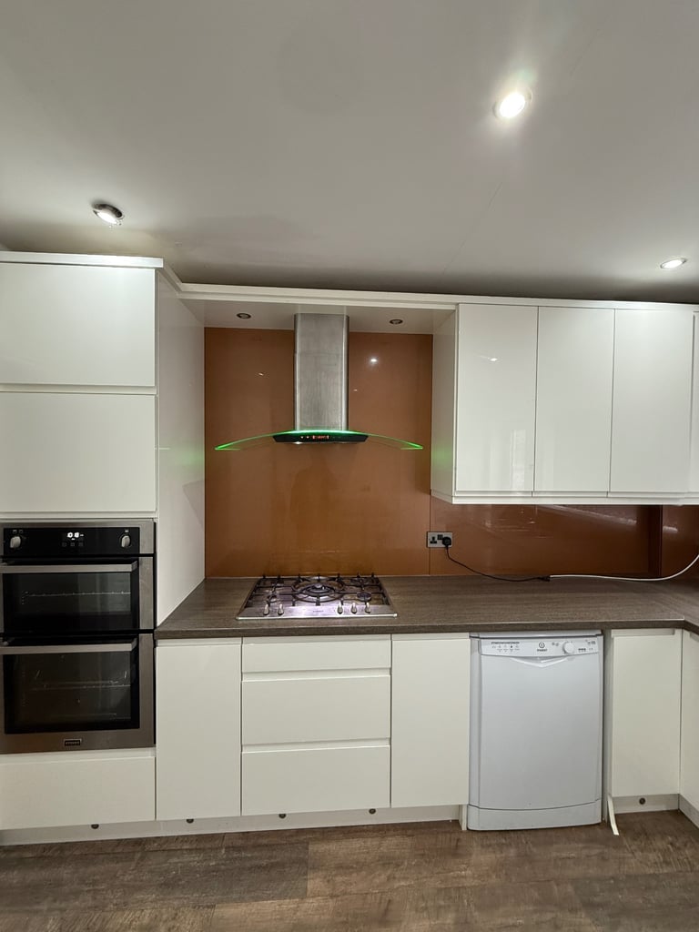 3 bedroom property for sale, excellent location, family home, with furniture, £1650