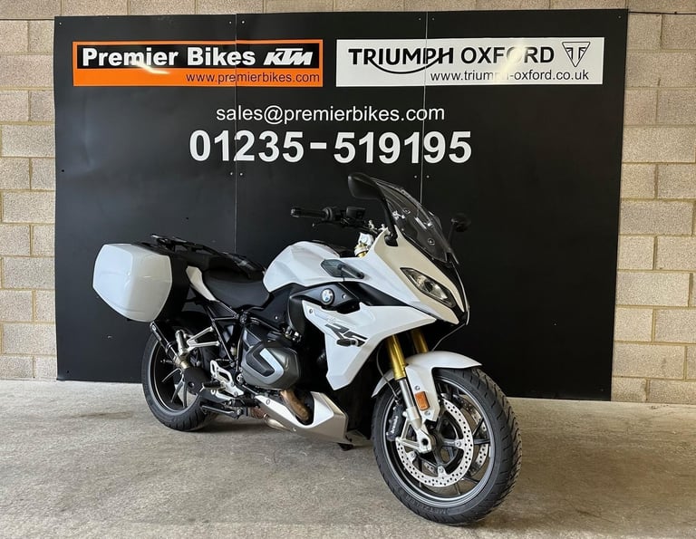 Stunning 2023/23 BMW R1250 RS SE in White with GR MOTO Exhaust and Panniers