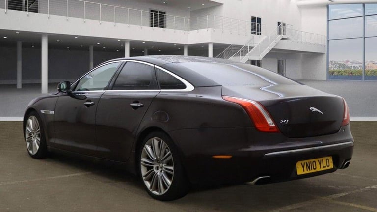 2010 Jaguar XJ 3.0d V6 Portfolio Saloon 4dr Diesel Auto Euro 5 (275 ps) SALOON Diesel Automatic