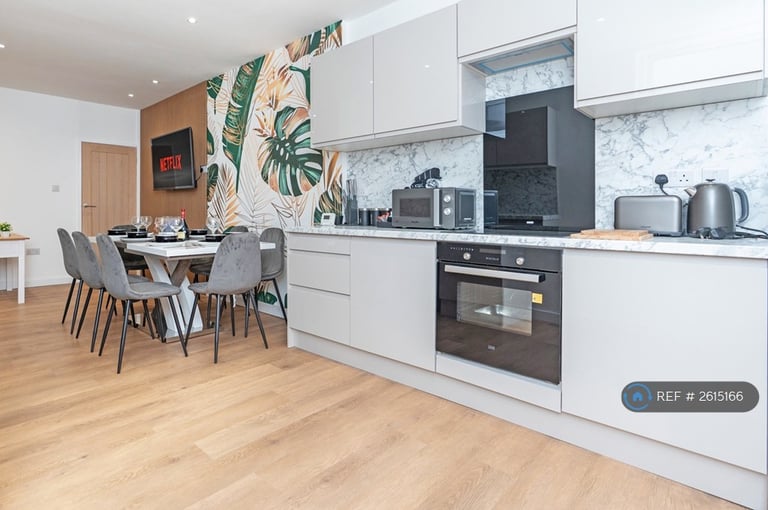 3 bedroom flat in London Road, Portsmouth, PO2 (3 bed) (#2615166)