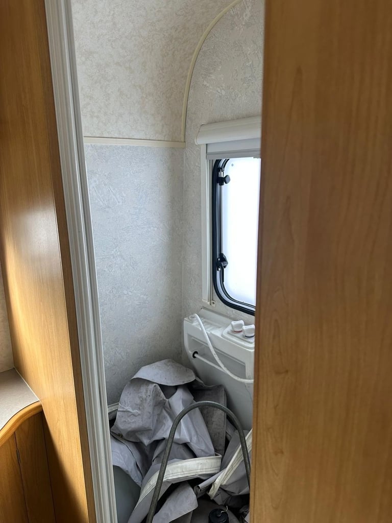 2003 Lunar solar 2 berth with motor mover 