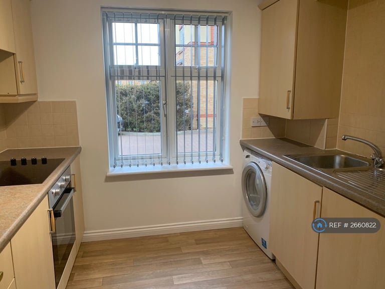 2 bedroom flat in Tavistock Close, Leeds, LS12 (2 bed) (#2660822)