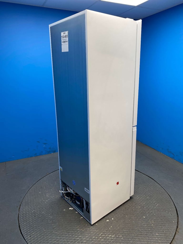 Midea MDRB379FGD01 273L Frost Free Fridge Freezer