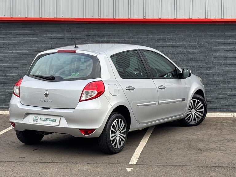 2011 Renault Clio 1.2 16V Expression 5dr HATCHBACK Petrol Manual