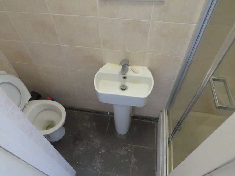 5 bedroom 3 bath house for rent in Southall UB2