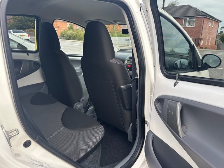 2011 Toyota AYGO 1.0 VVT-i Go Hatchback 5dr Petrol Manual Euro 5 (67 ps) Hatchback Petrol Manual