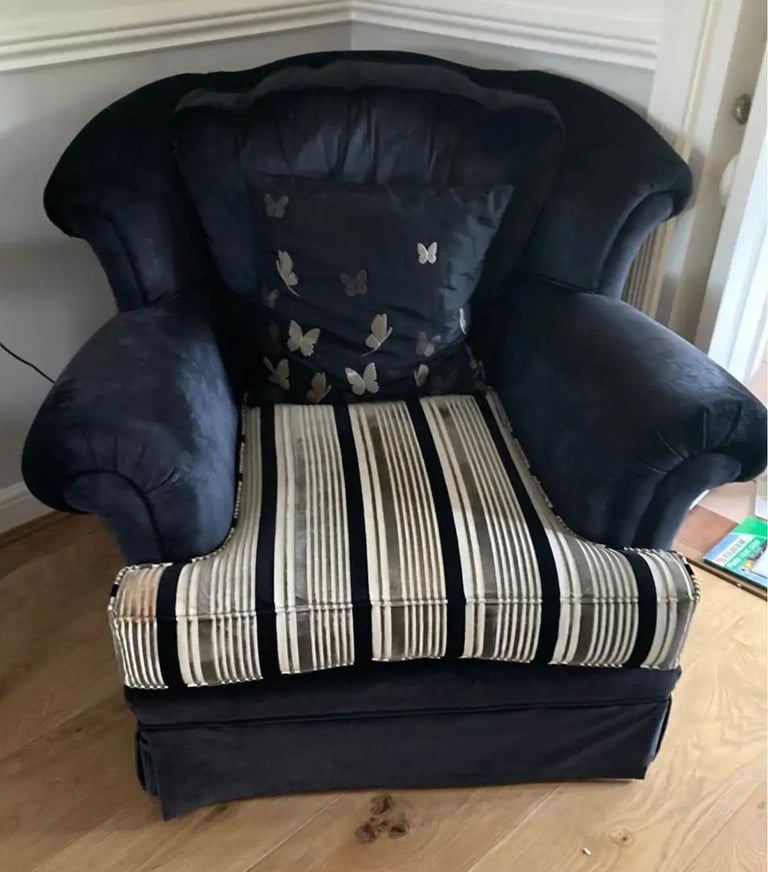 2x lovely armchairs