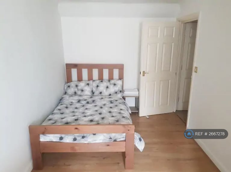 3 bedroom house in Banfield Road, London, SE15 (3 bed) (#2667278)