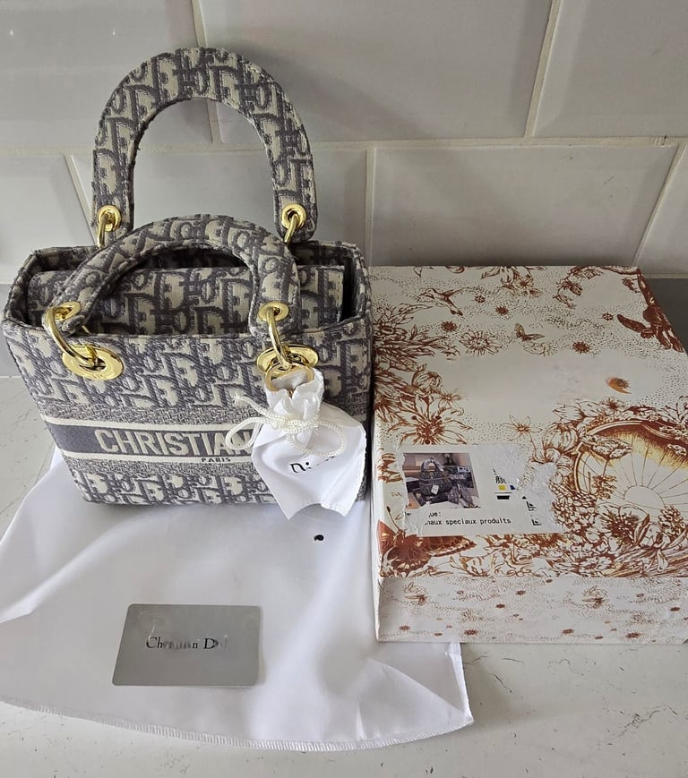 image for Brnad new womens handbag 