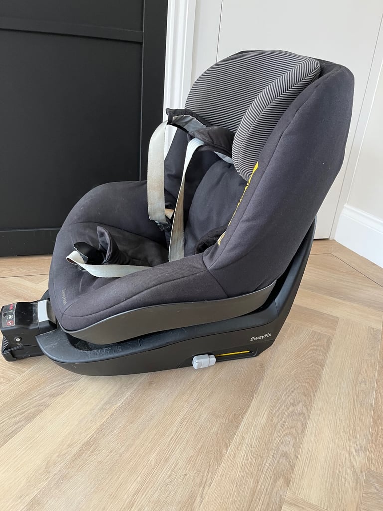 Maxi-Cosi Two Way Pearl car seat and isofix 