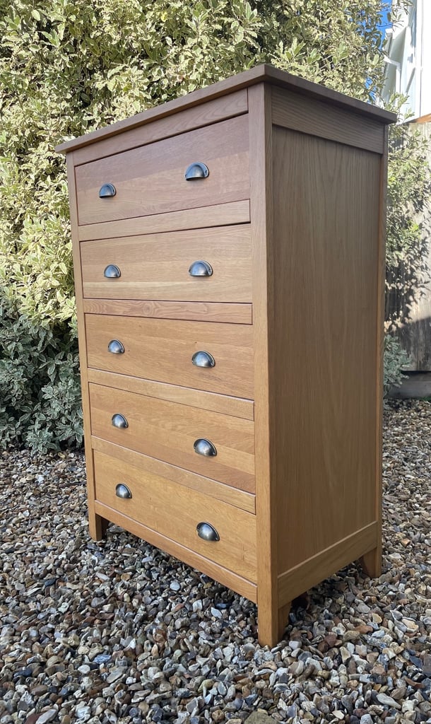 image for Solid oak chest of drawers 