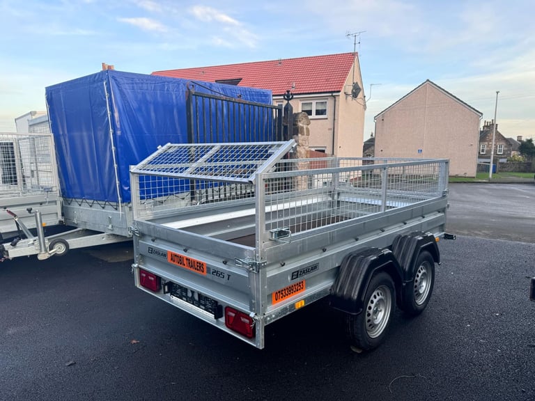 BRAND NEW ZASLAW 265T 8,7FT x 4,4FT TWIN AXLE TRAILER WITH 40CM MESH