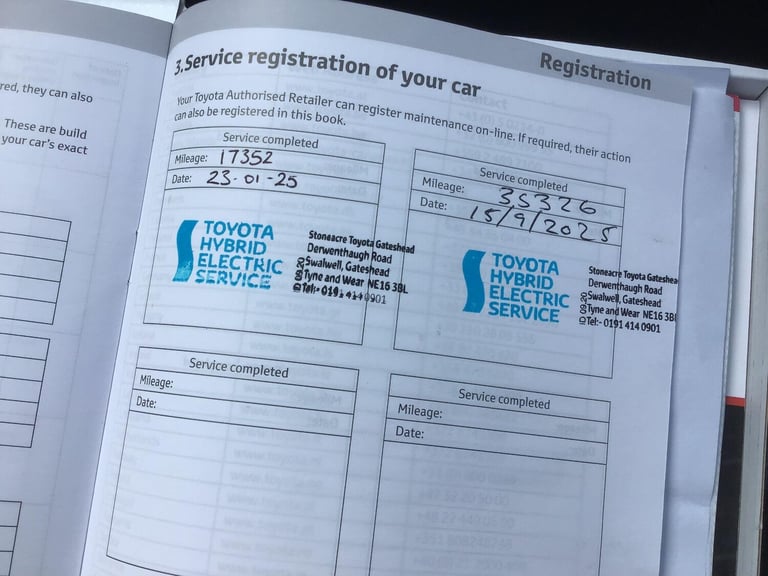 2024 Toyota Hilux 2.8 D-4D Invincible X Pickup Double Cab 4dr Diesel Auto 4WD Euro 6 (s/s) (2 PIC...