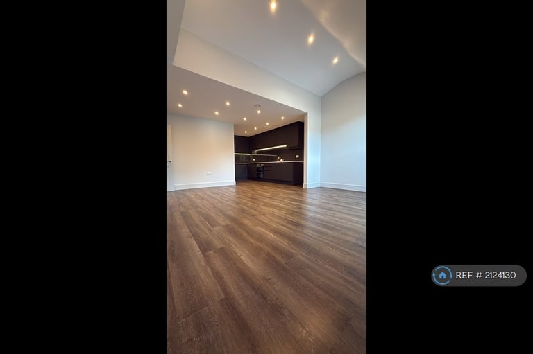 2 bedroom flat in Luton Road, Chatham, ME4 (2 bed) (#2124130)