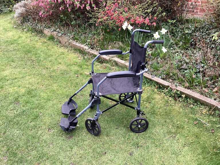 Lightweight folding mobility chairv