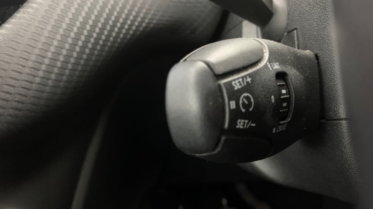 2016 Peugeot 208 1.2 PureTech XS White Hatchback 5dr Petrol Manual Euro 6 (82 ps) Hatchback Petro...