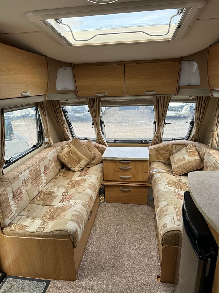 Swift Coastline Classic 550, 2010 4 Berth End Washroom.