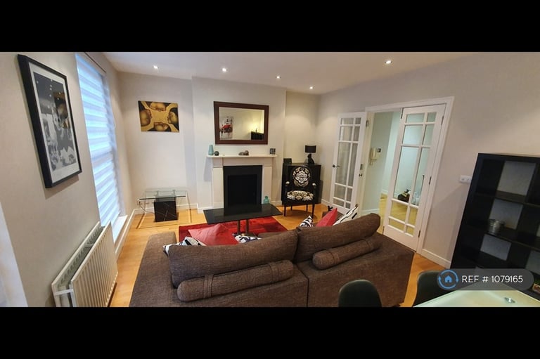 2 bedroom flat in Essex Road, London, N1 (2 bed) (#1079165)