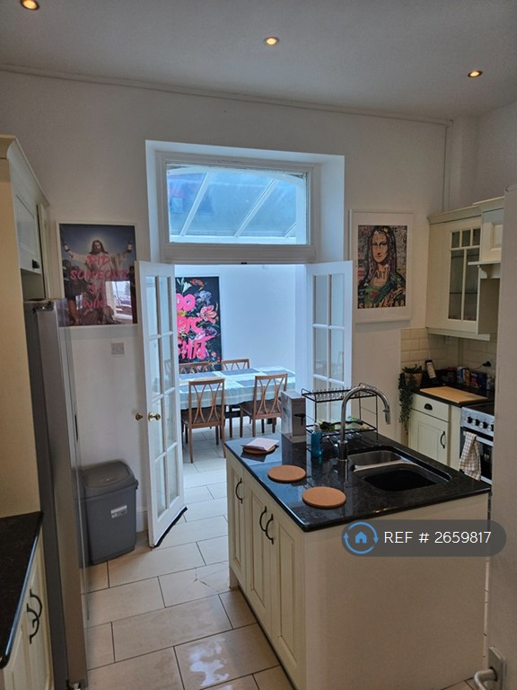 9 bedroom house in Bryn Road, Brynmill, Swansea, SA2 (9 bed) (#2659817)