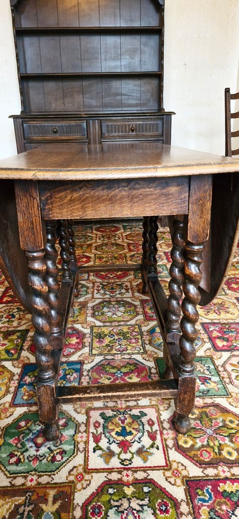 Antique Oval Solid Oak Drop Leafed Dining Table & 6 Chairs