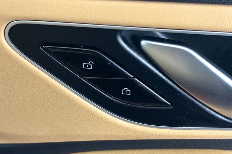 2024 MG MG HS 106290 Hatchback Petrol Manual