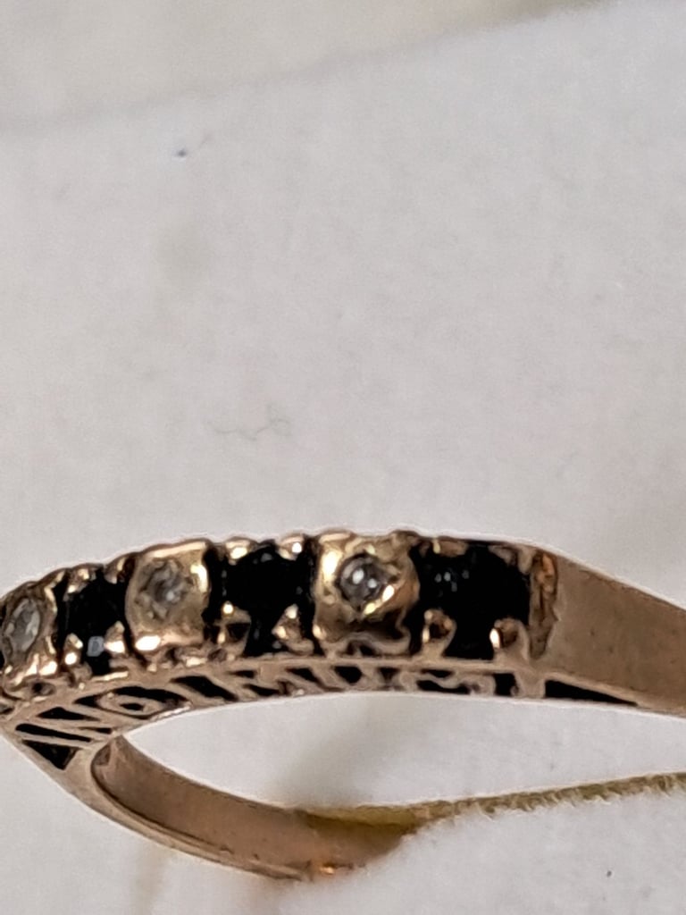 9ct gold sapphire and diamond ring 