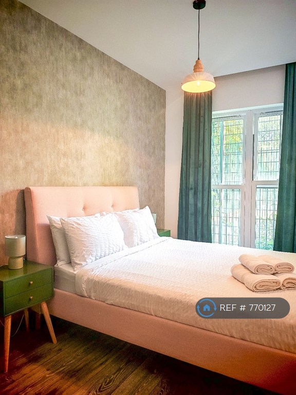 1 bedroom flat in Kilburn High Road, London, NW6 (1 bed) (#770127)