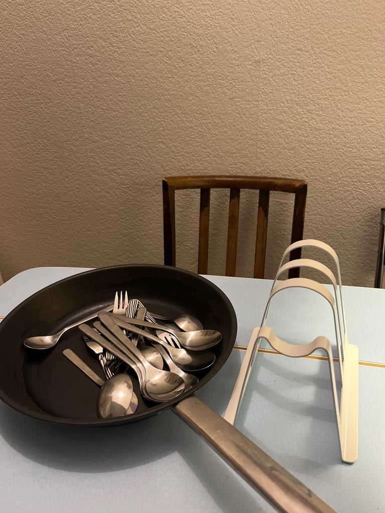 image for Kitchen bundle - cutlery, frying pan, pan lid organiser