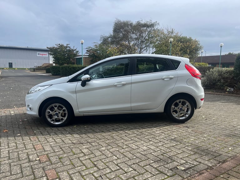 Ford, FIESTA, Hatchback, 2011, Manual, 1242 (cc), 5 doors