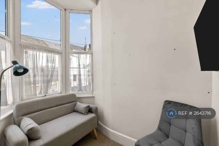 1 bedroom in Welbeck Avenue, Plymouth, PL4 (#2643716)