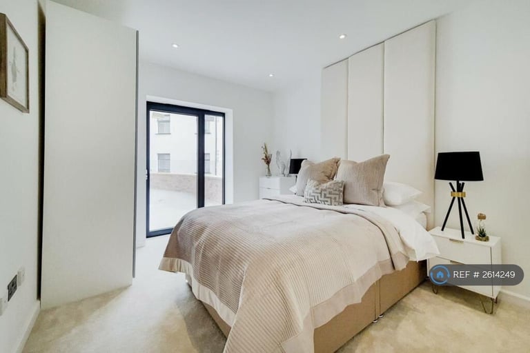 image for 2 bedroom flat in High Street, Purley, CR8 (2 bed) (#2614249)