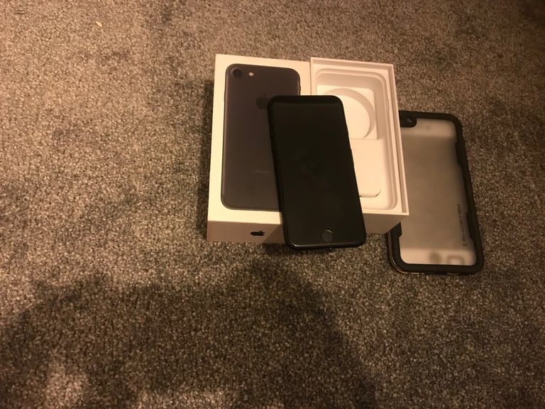 APPLE IPHONE 7 UNLOCKED GOOD CONDITION 