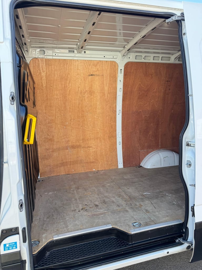 2023 Iveco Daily 2.3D HPI 14V 35S 3520 MWB High Roof Euro 6 (s/s) 5dr PANEL VAN Diesel Manual