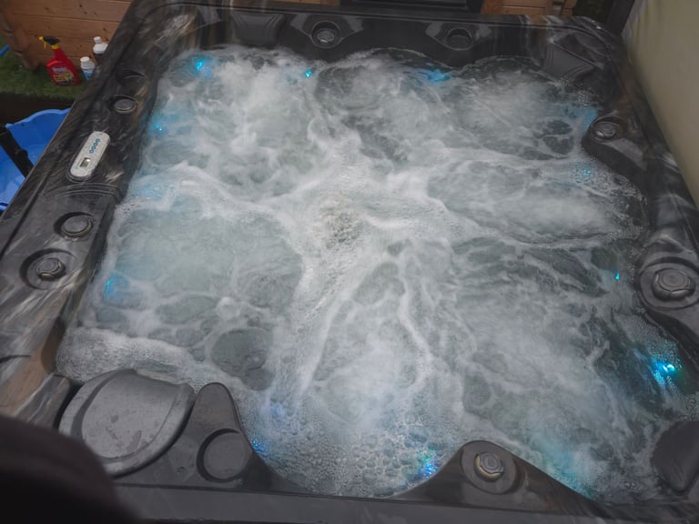 Hot tub 6 person 