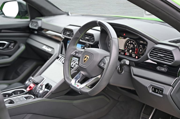 LAMBORGHINI URUS [URBAN NERO] 4.0T V8 BI-TURBO PETROL AUTO 4X4 2022 [71] GREEN