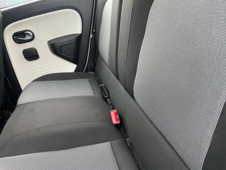 RENAULT TWINGO 1.0 SCE 15 REG 5 DOOR 12 MONTHS MOT ROAD TAX £20 LOW INSURANCE 50+MPG