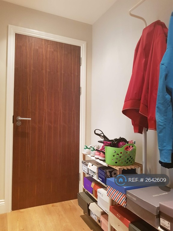 Studio flat in Ferdinand Street, London, NW1 (#2642609)