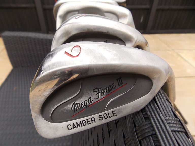 Mens Right Handed Dunlop 65i Golf Club Set + Bag, Balls and Tees