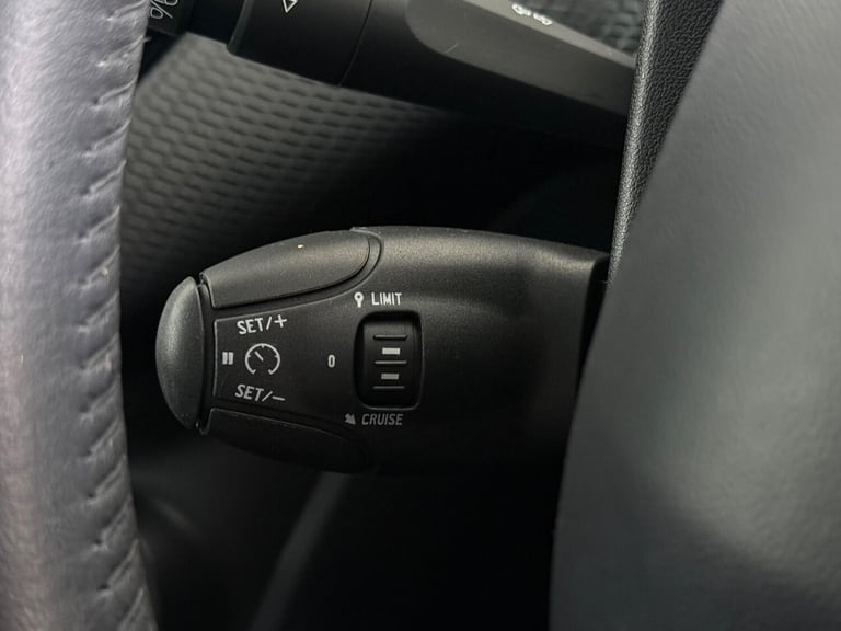 2019 Peugeot 208 1.2 PureTech 82 Signature 5dr [Start Stop] HATCHBACK PETROL Manual