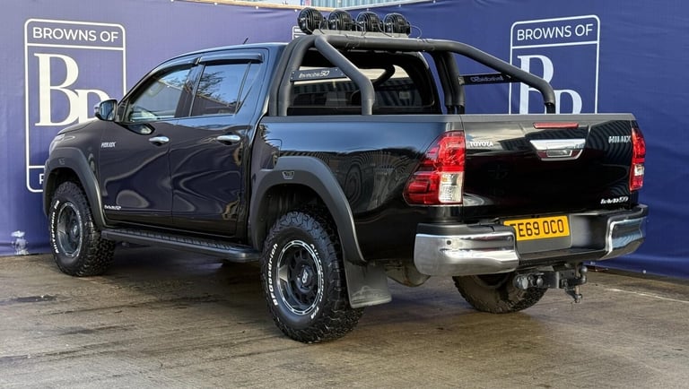 2019 Toyota Hilux 2.4 D-4D Invincible 50 Pickup Double Cab 4dr Diesel Auto 4WD Euro 6 (s/s) ( Pic...