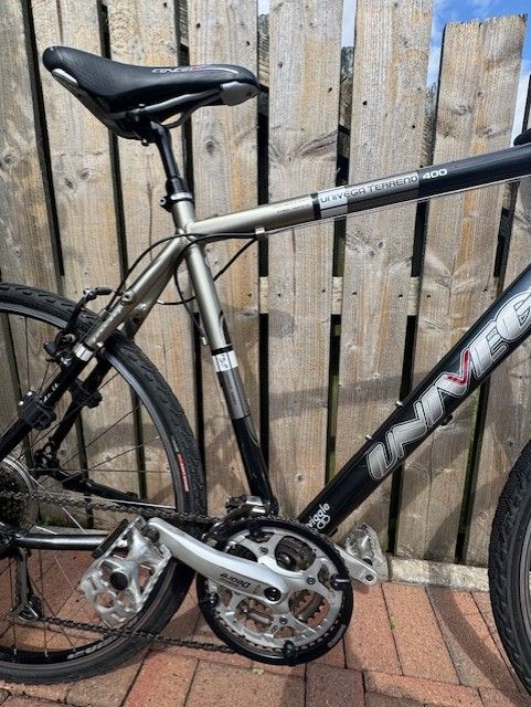 Univega Terreno 400 AL2 OPTI Hybrid Bike – Durable, Comfortable & Ready to Ride