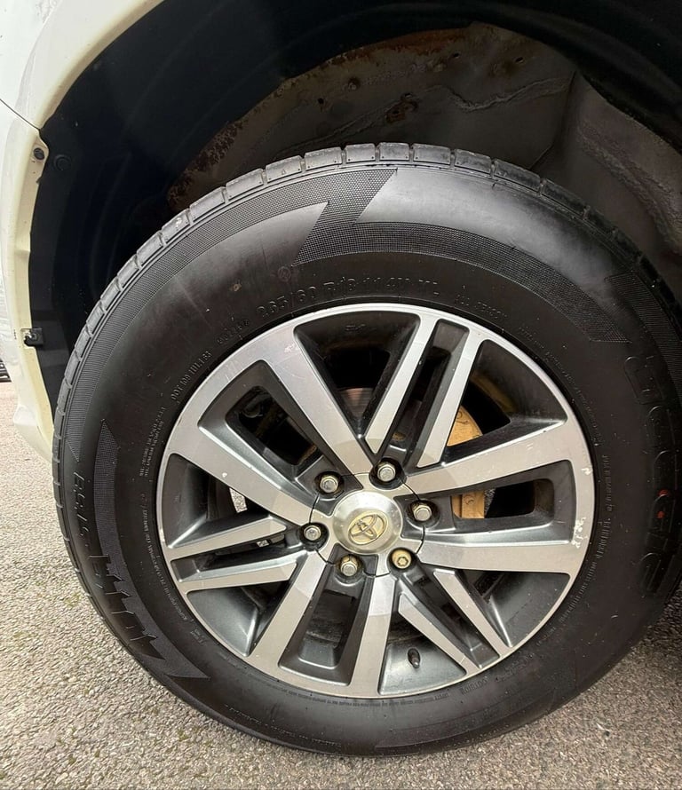 2019 Toyota Hilux 2.4 HI-Luxury Invincible D-4D 4WD Double Cab 4WD 5dr Pickup Diesel Manual