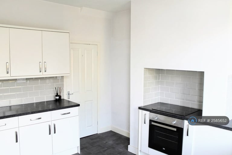 2 bedroom house in Gillett Lane, Rothwell, Leeds, LS26 (2 bed) (#2585652)